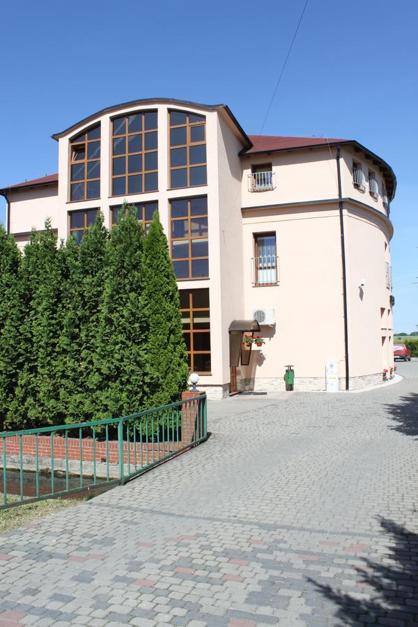 Hotel Oaza Прудник Экстерьер фото
